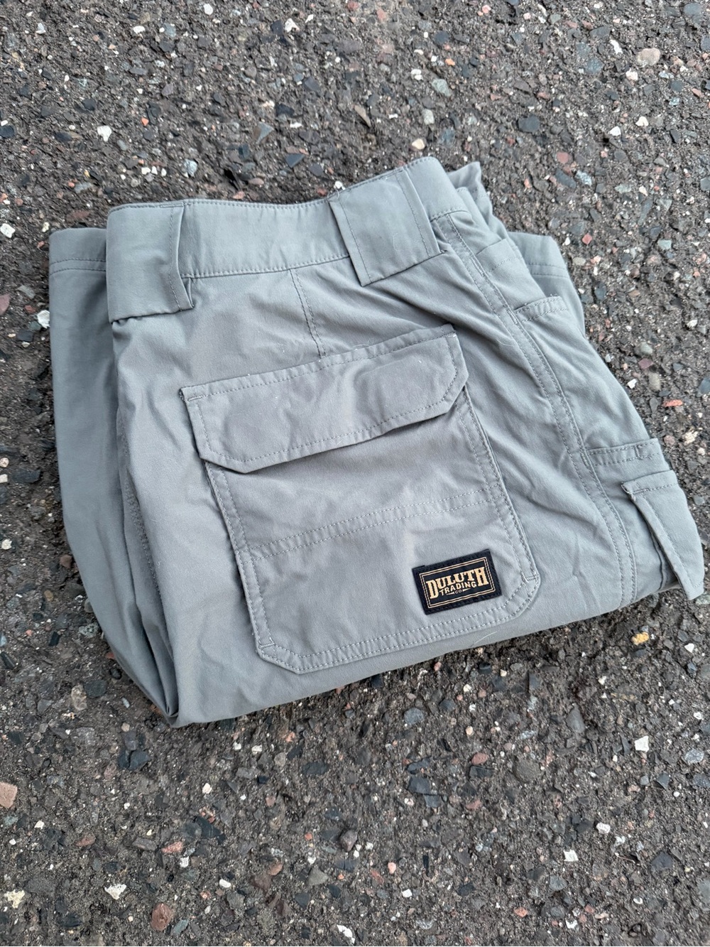 Duluth Trading Co Men's Light Gray Cargo Shorts with Flap Pocket